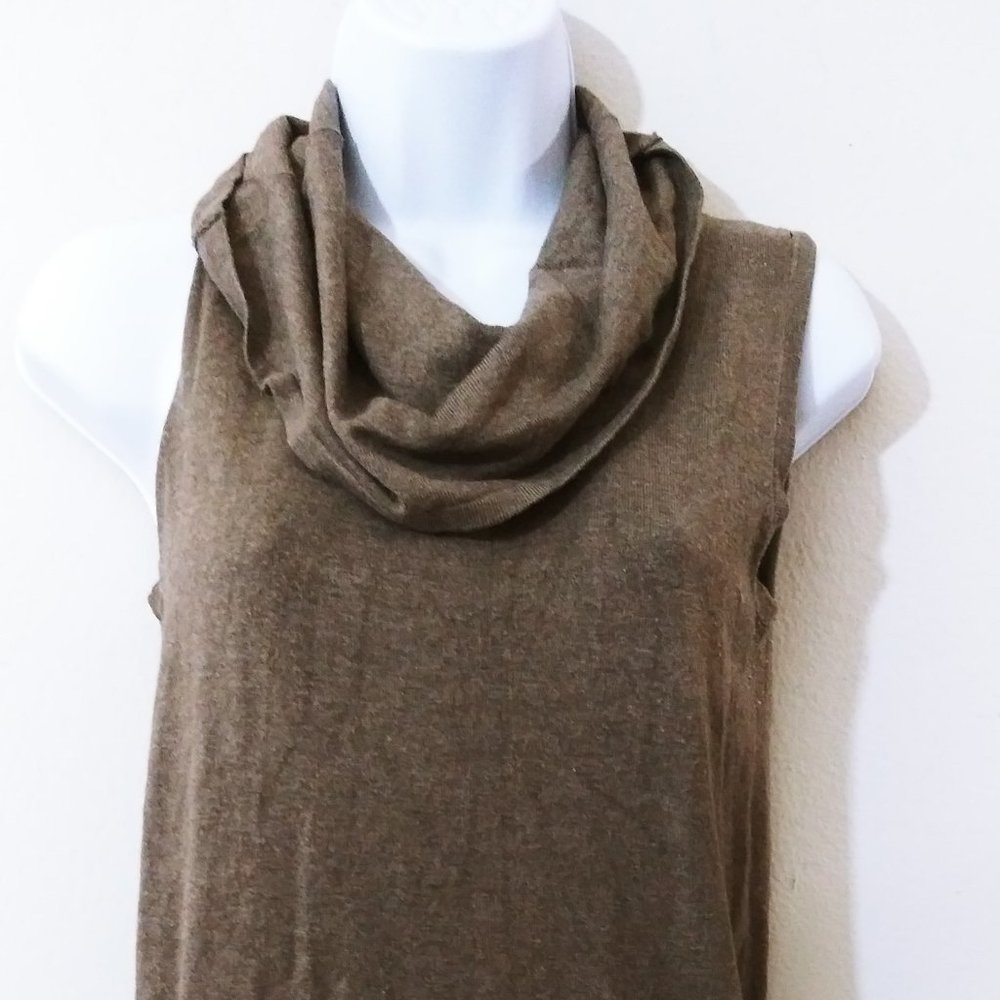 THE LIMITED SLEEVELESS SWEATER